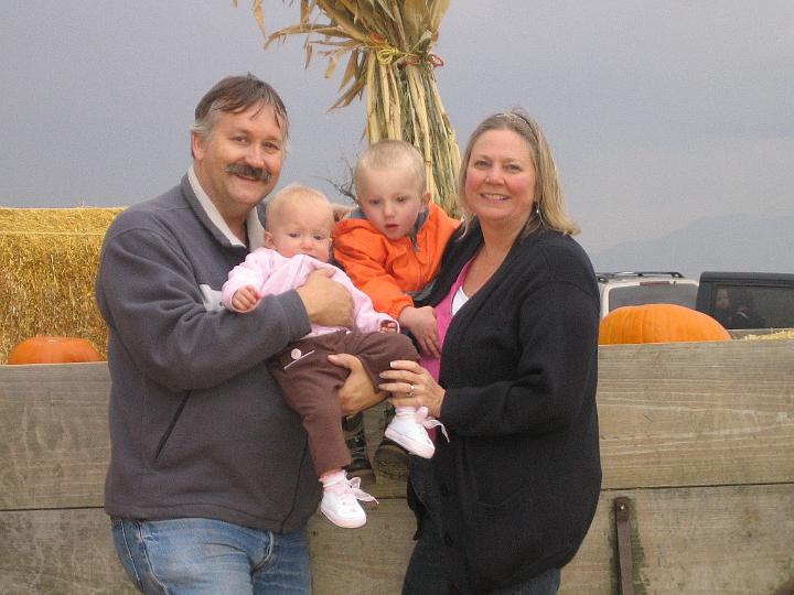 IMG_3402.JPG - Natalie and Hunter with Pop-pop and Grandma at the pumpkin patch